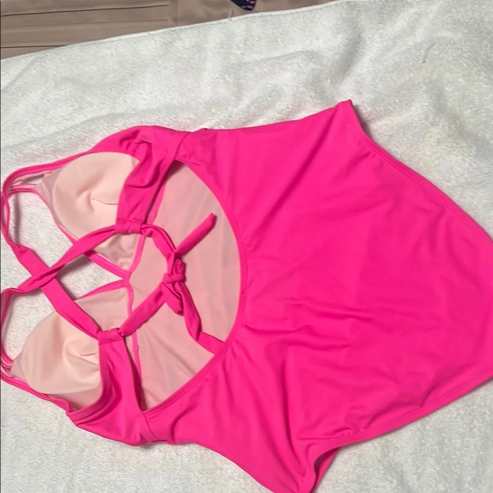 Cupshe Women's One Piece Swimsuit in Vibrant Pink - Picture 3 of 5